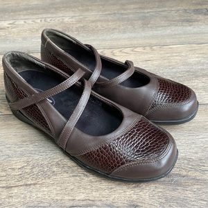 Aetrex Brown Leather Pebble Adjustable Hook and Loop Mary Jane Shoes sz 8